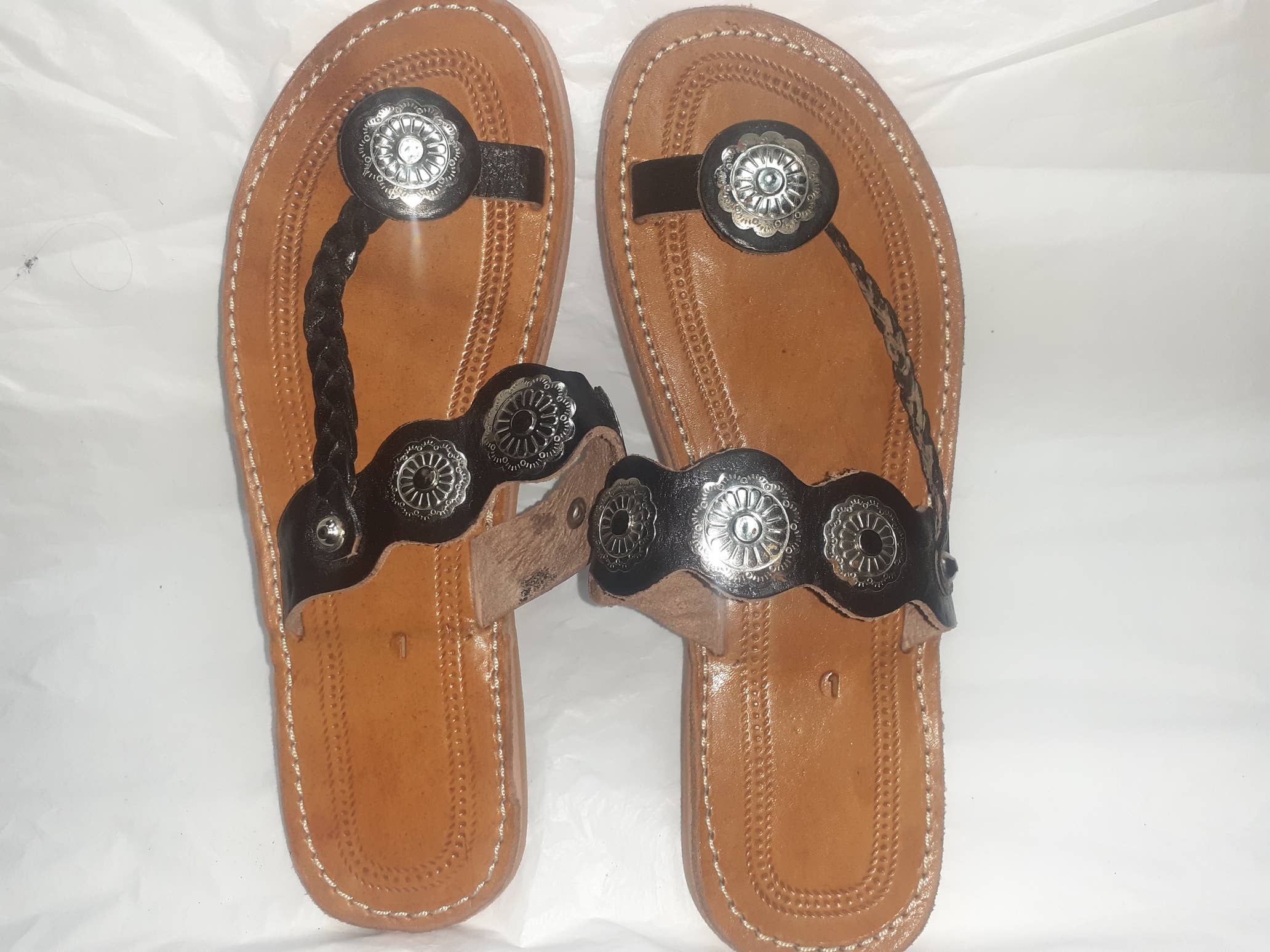 Sandalias de monedas de mujer
 marrones y negras
