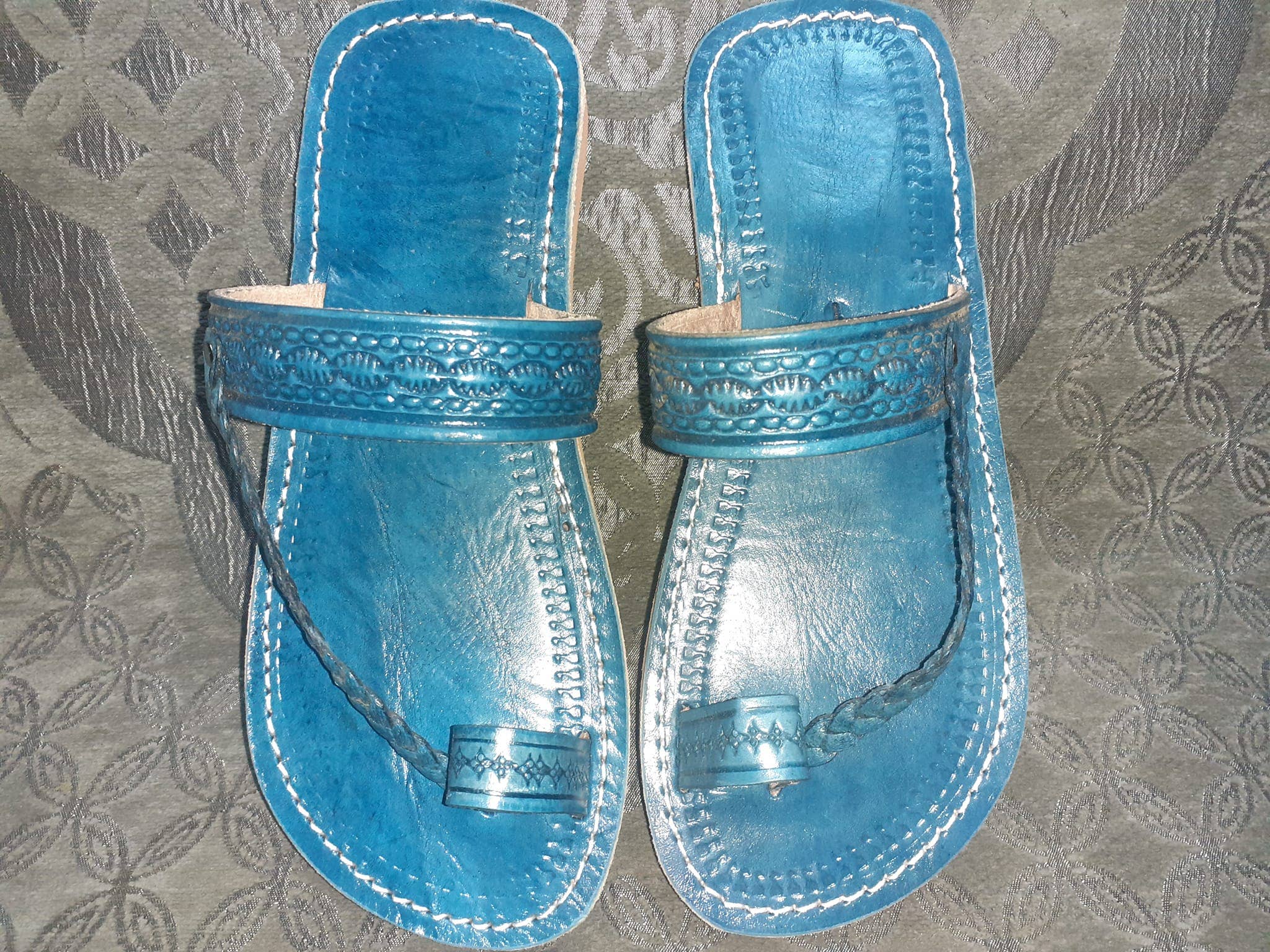 Sandalia de cuero. Color Azul