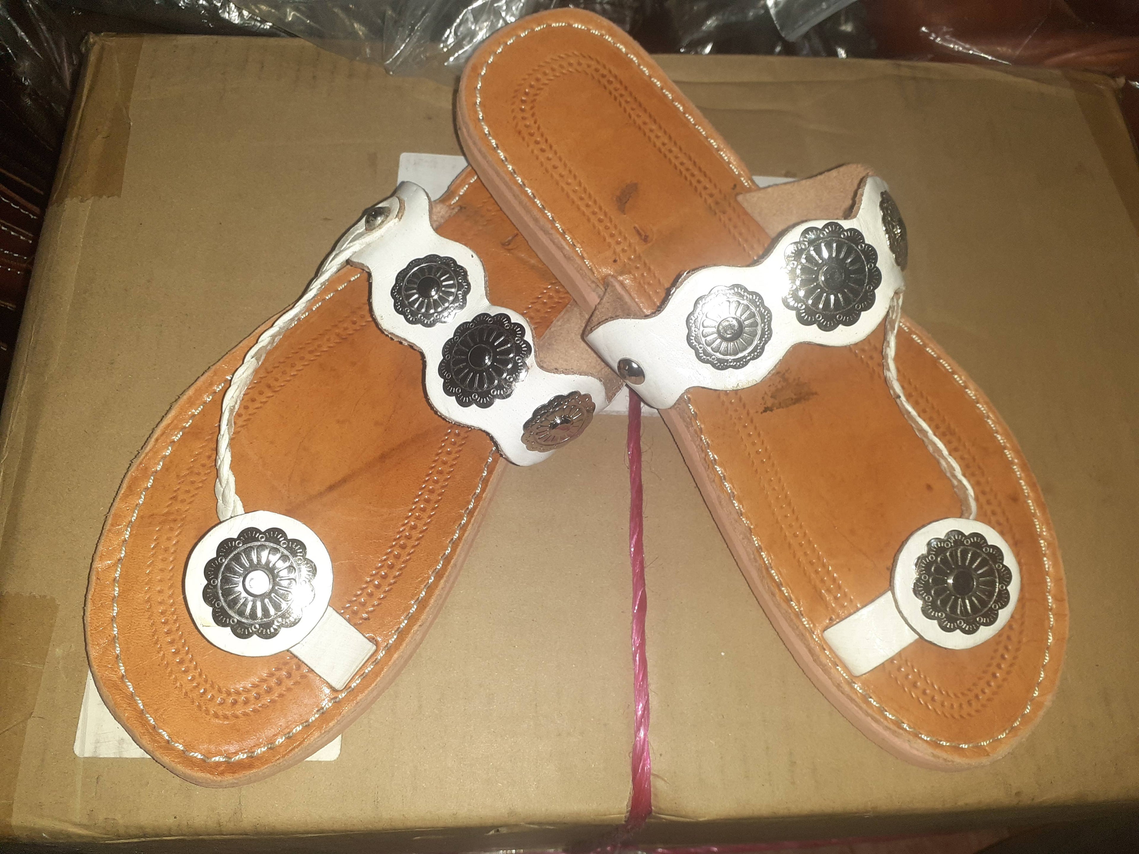 Sandalias de monedas beige/blanco