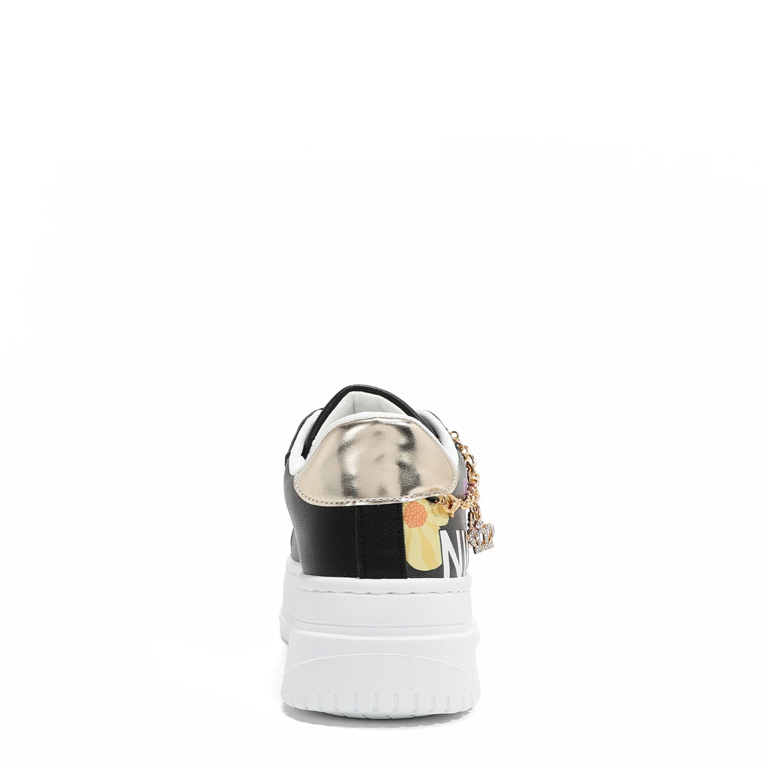 ZAPATILLAS CON DIJES DE MODA