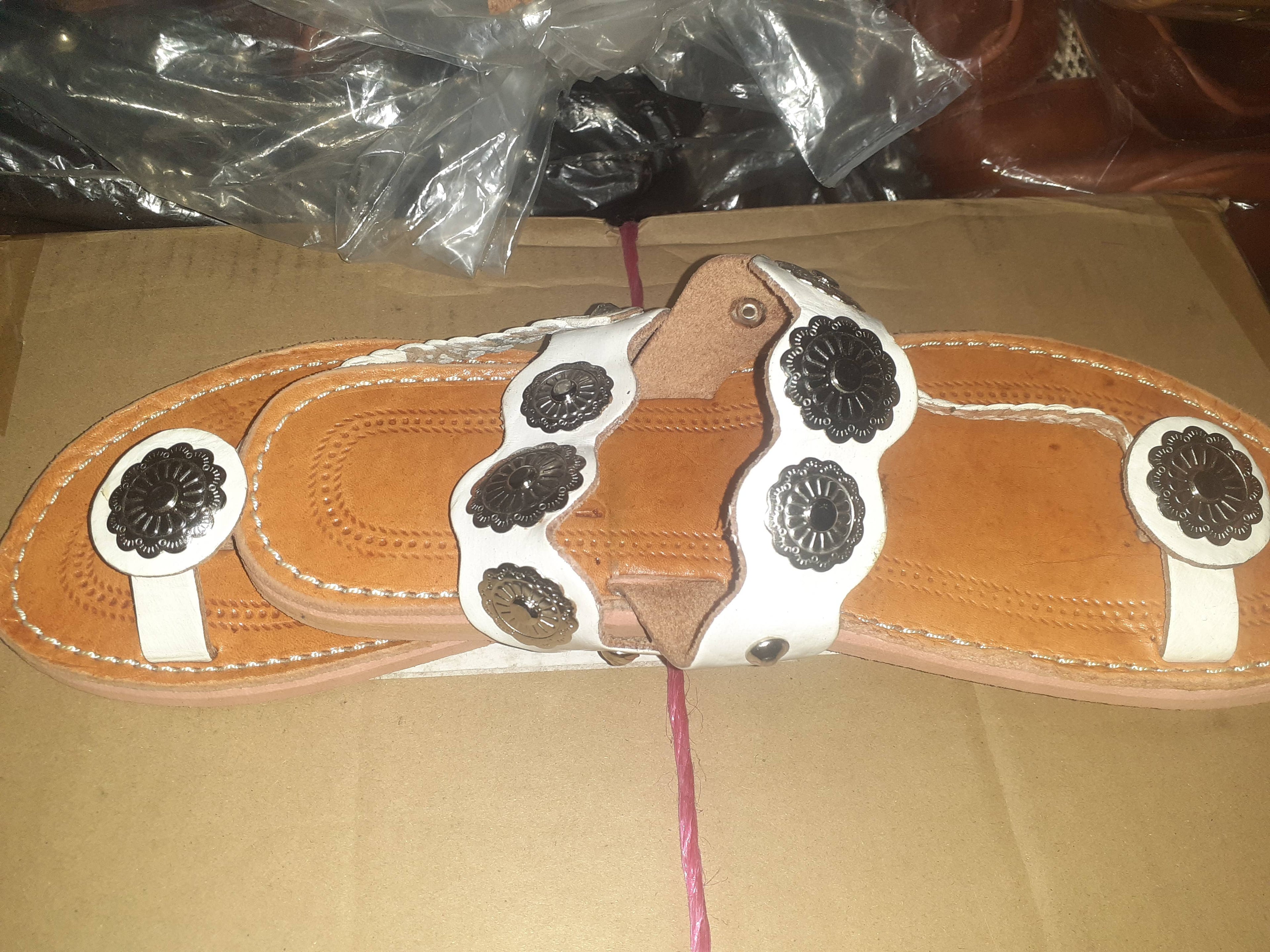 Sandalias de monedas beige/blanco