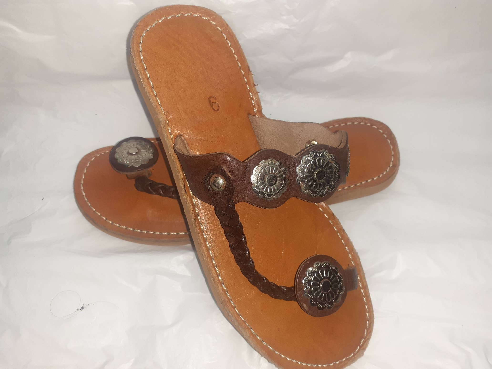 Sandalias de monedas de mujer
 marrones y negras